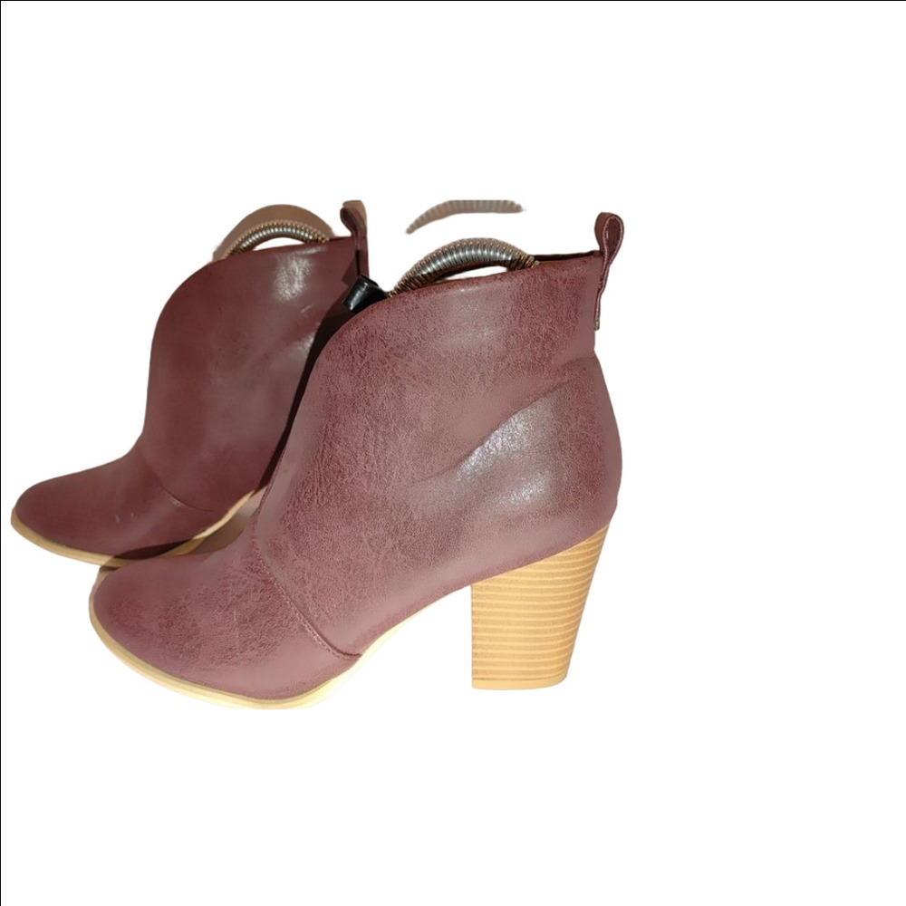JolliMall Heeled Booties Size 8